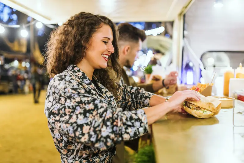 Réseaux sociaux et foodtruck : réussir sa promotion et son lancement