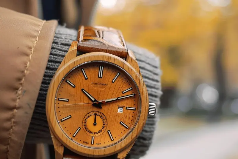 Comment assortir une montre en bois avec sa tenue ?
