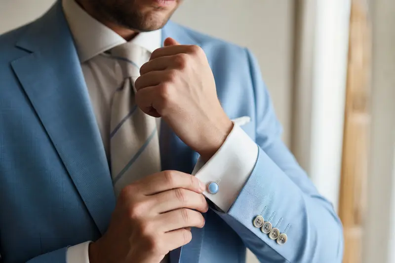 Boutons de manchette bleu ciel : comment les choisir et les porter avec distinction