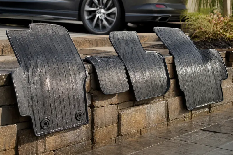 Tapis de sol voiture faciles à sécher : matières, entretien et choix
